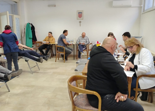 Fotografija 1 - Policijski službenici ponovo pokazali humanost u današnjoj akciji darivanja krvi