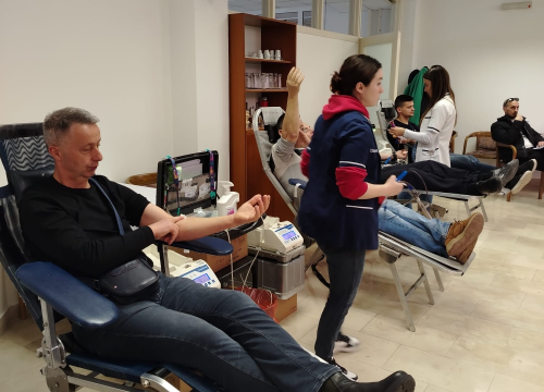Fotografija 3 - Policijski službenici ponovo pokazali humanost u današnjoj akciji darivanja krvi