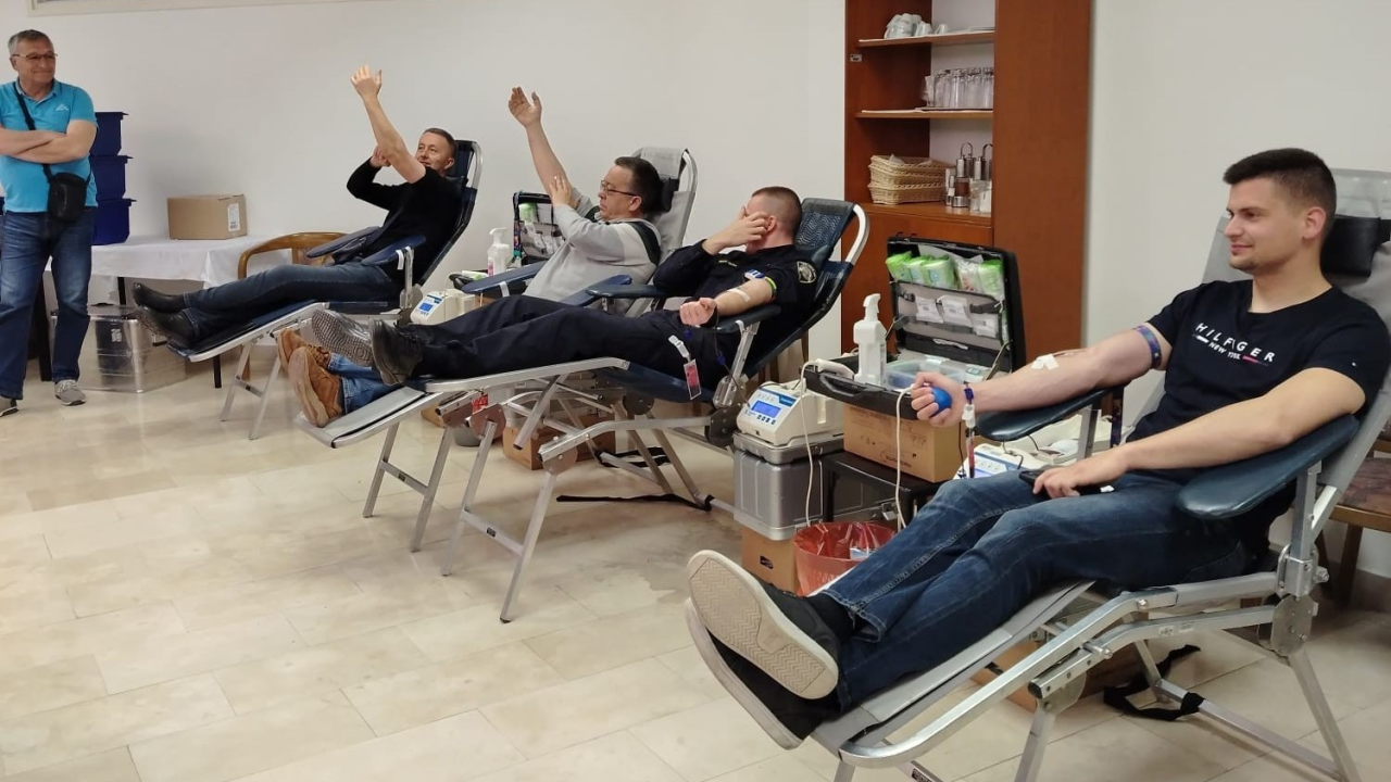 Policijski službenici ponovno pokazali humanost i plemenitost u današnjoj akciji darivanja krvi