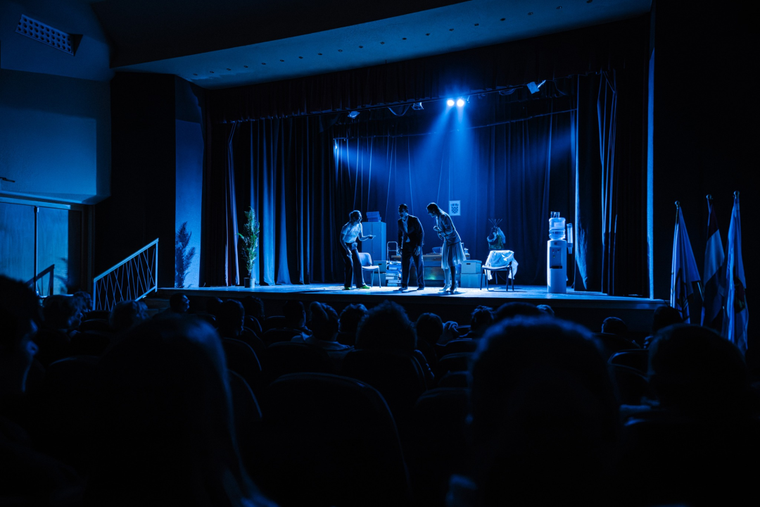 Ljubitelji kazališta s velikim zanimanjem 'pohrlili' u Vodice na premijeru predstave šibenskog HNK