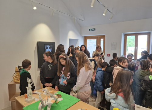 Fotografija 2 - Na Zlarinu otvorena izložba dječjih radova 'Mačke'