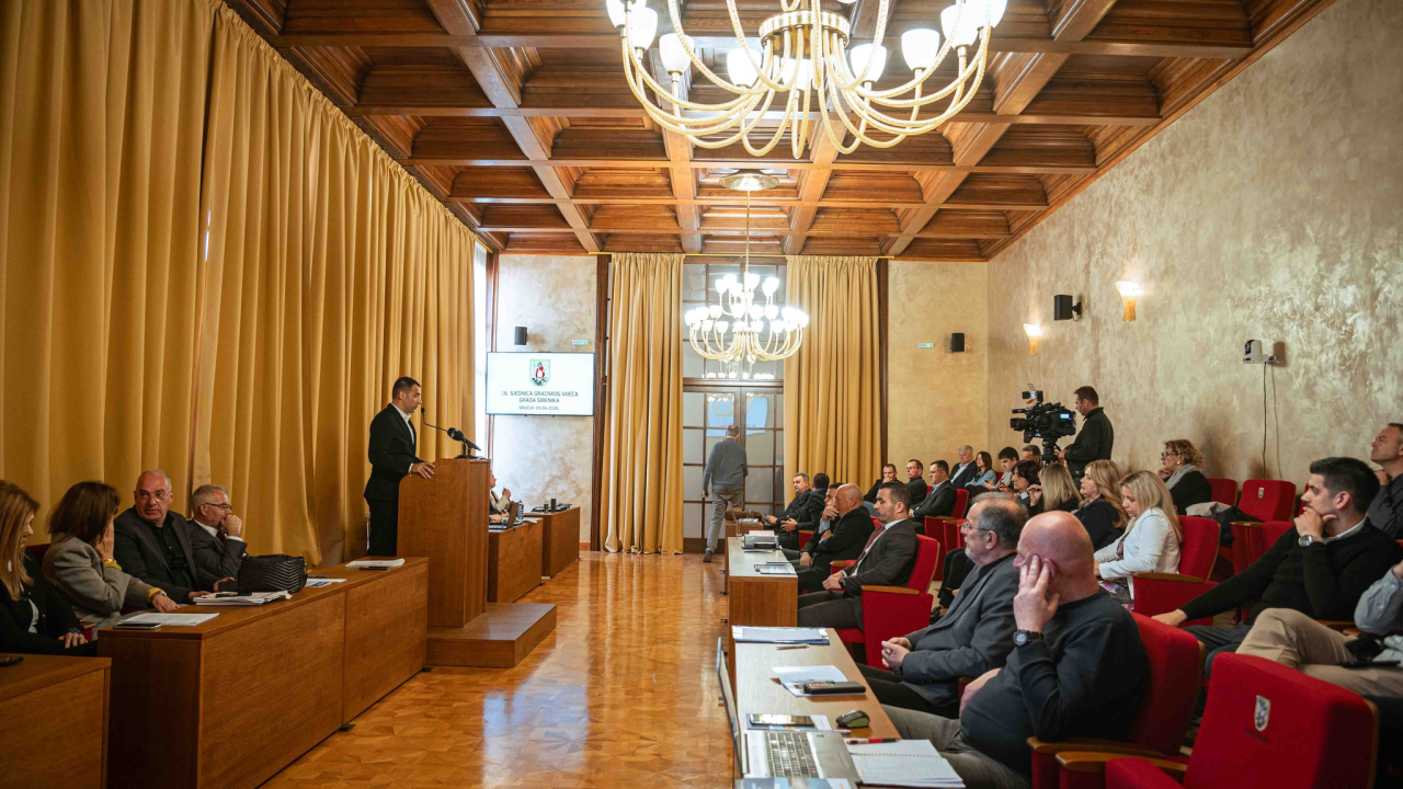 Misterij, drhtanje glasa, psihijatri: ‘Ugovor o energani na Bikarcu može se dobiti i kod malog Željka’