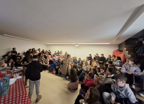 Fotografija 3 - Na Zlarinu otvorena izložba dječjih radova 'Mačke'