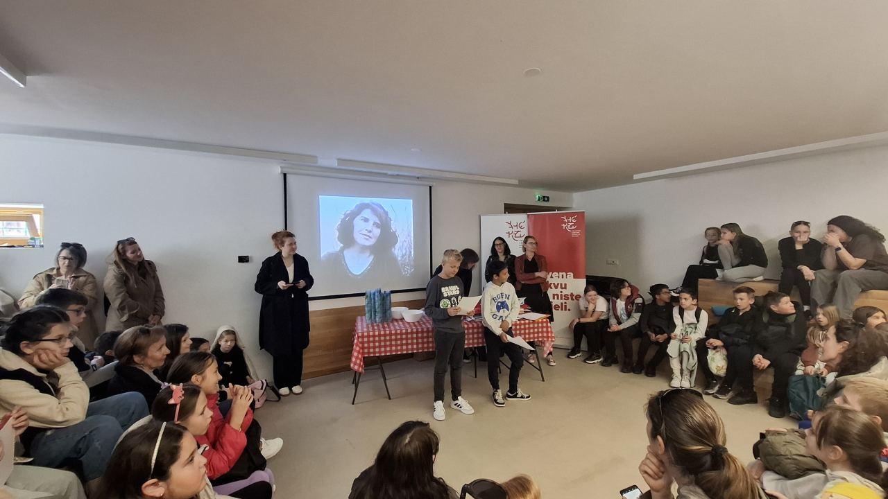 Omiljen motiv Vesne Parun kao inspiracija: Na Zlarinu otvorena izložba dječjih radova 'Mačke'