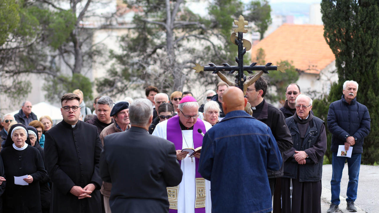 U petak tradicionalni Križni put župa grada Šibenika