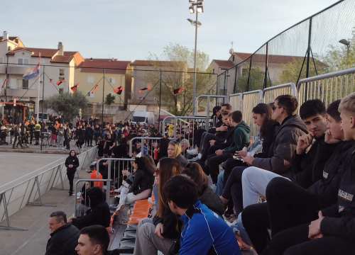 Fotografija 3 - Počeo funcutski rođendanski turnir: DJ Mika morao s pulta na gol Žirja