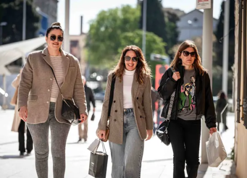 Fotografija 3 - FOTO: Šibenčanke biraju klasiku: Neutralne boje i modni dodaci vladali ulicama