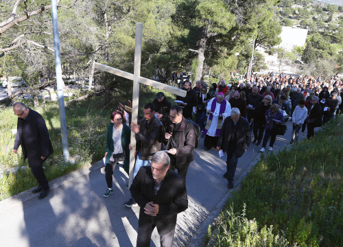 Fotografija 10 - U duhu zajedništva i obitelji: Vjernici Šibenika križnim putem pješačili do Baronea