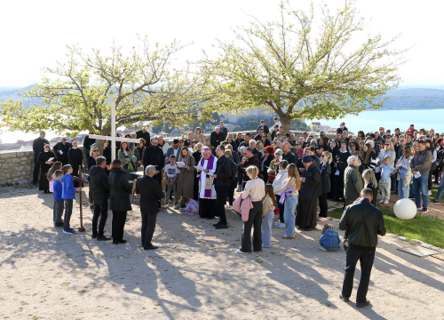 Fotografija 7 - U duhu zajedništva i obitelji: Vjernici Šibenika križnim putem pješačili do Baronea