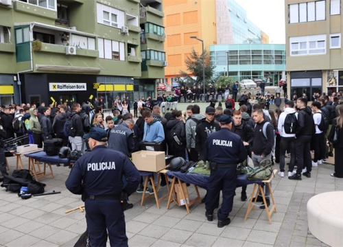 Fotografija 5 - Policajci danas u Šibeniku pokazali svoju 'moć'