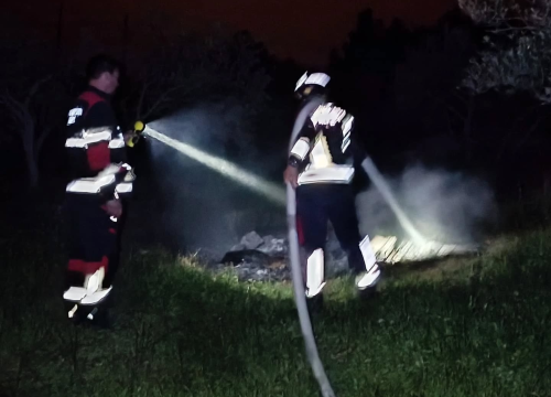 Bilički vatrogasci u nedjelju navečer gasili požar u masliniku