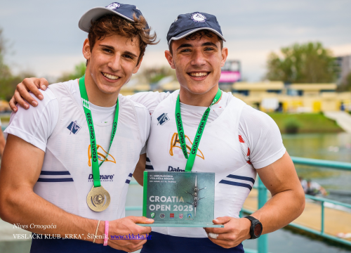 Fotografija 2 - Zlatna izvedba četverca bez: Sjajni uspjesi veslača VK Krka na Croatia Open regati