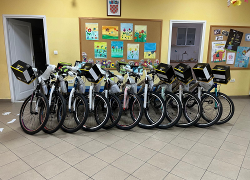 Petu godinu zaredom tribunjski četvrtaši dobili bicikle: 'Djeco, vozite se, veselite se, budite oprezni..'