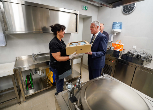 Fotografija 3 - Grad Šibenik osigurao uskrsne pogače za korisnike Pučke kuhinje: 'Njegujemo partnerski odnos i suradnju'