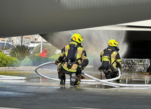 Fotografija 13 - Vatrogasci u Marini Tribunj zajedničkim snagama profesionalno ugasili požar