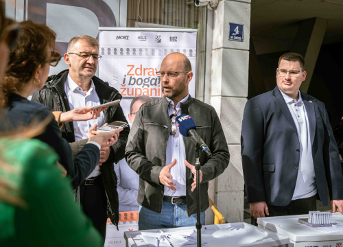 Fotografija 5 - Kandidati u Šibeniku krenuli u prikupljanje potpisa za lokalne izbore