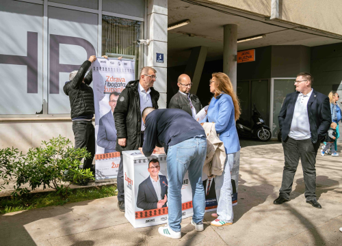 Fotografija 12 - Kandidati u Šibeniku krenuli u prikupljanje potpisa za lokalne izbore
