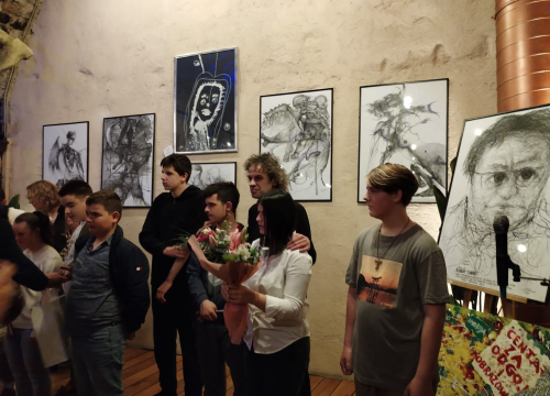 Fotografija 33 - Zvonimir Vila i njegovi 'Vilenjaci' napunili Azimut: Otvorena izložba radova djece iz Centra 'Šubićevac'