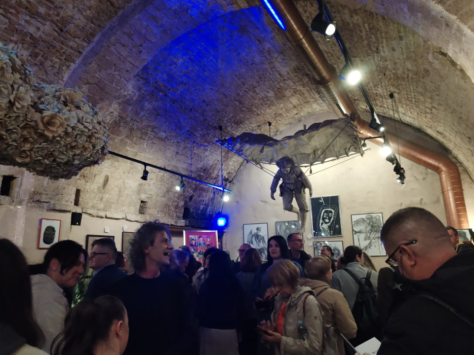 Zvonimir Vila i njegovi 'Vilenjaci' napunili Azimut: Otvorena izložba radova djece iz Centra 'Šubićevac'