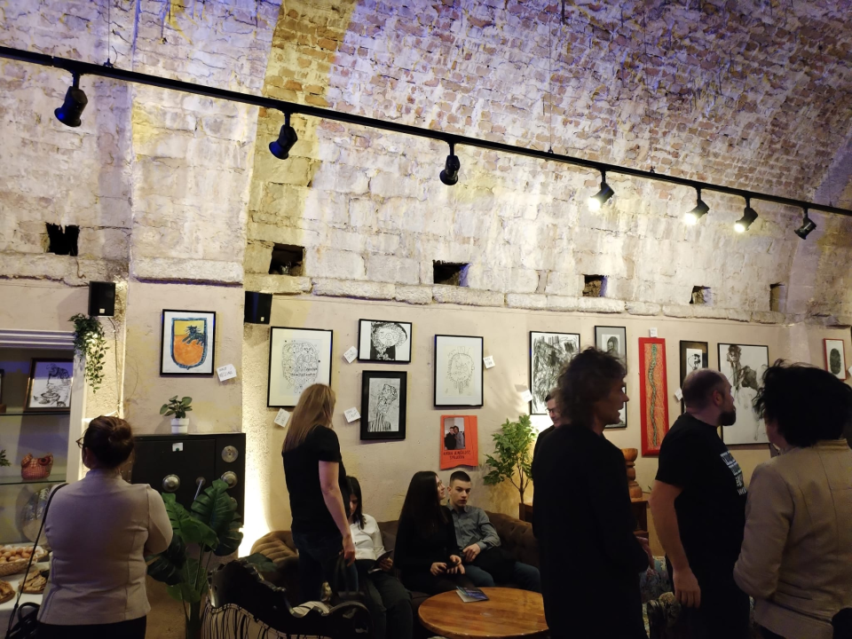 Zvonimir Vila i njegovi 'Vilenjaci' napunili Azimut: Otvorena izložba radova djece iz Centra 'Šubićevac'