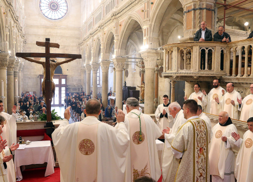 Fotografija 10 - Održana misa posvete ulja u katedrali sv. Jakova