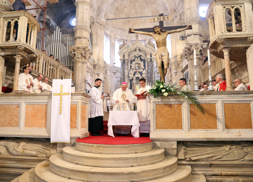 Fotografija 24 - Održana misa posvete ulja u katedrali sv. Jakova