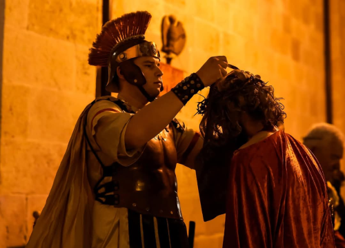 Fotografija 14 - Veliki petak u Vodicama obilježen mirnom procesijom kroz grad