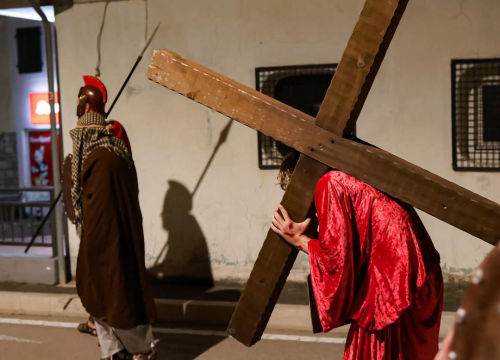 Fotografija 6 - Veliki petak u Vodicama obilježen mirnom procesijom kroz grad