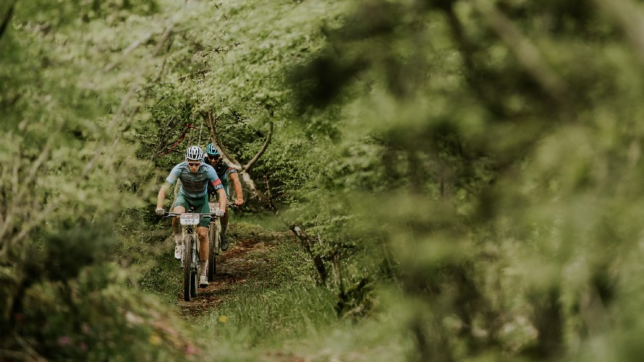 Biciklistima Roku Fržopu i Tonku Čičin-Šainu srebro u finišu 4 Islands Epic utrke