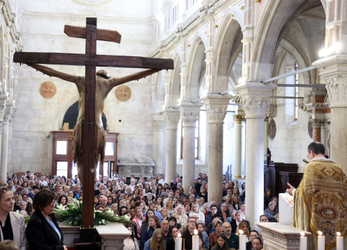 Fotografija 2 - Blagoslov hrane u šibenskoj katedrali okupio brojne vjernike