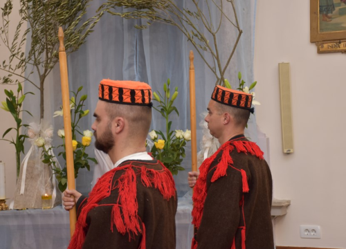 Fotografija 7 - Župljani Marijina Uznesenja i ove godine uprizorili čuvanje Kristova groba
