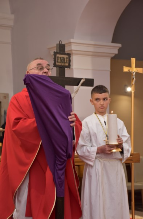 Župljani Marijina Uznesenja i ove godine uprizorili čuvanje Kristova groba