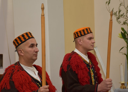 Fotografija 4 - Župljani Marijina Uznesenja i ove godine uprizorili čuvanje Kristova groba