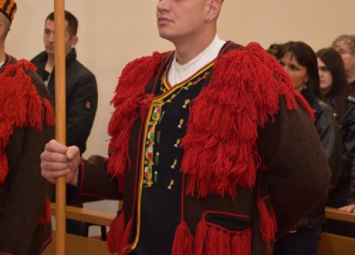 Fotografija 2 - Župljani Marijina Uznesenja i ove godine uprizorili čuvanje Kristova groba