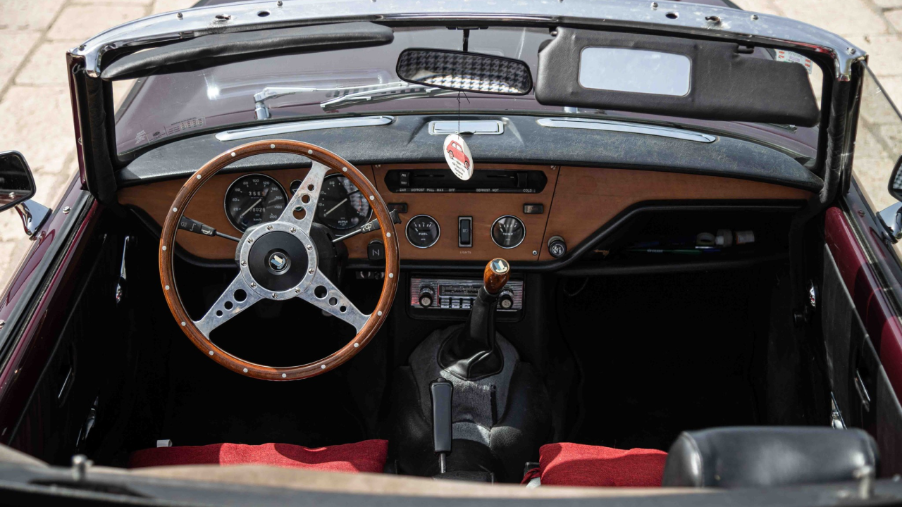 Oldtimeri jutros su privukli pažnju svih onih koji su se našli na rivi