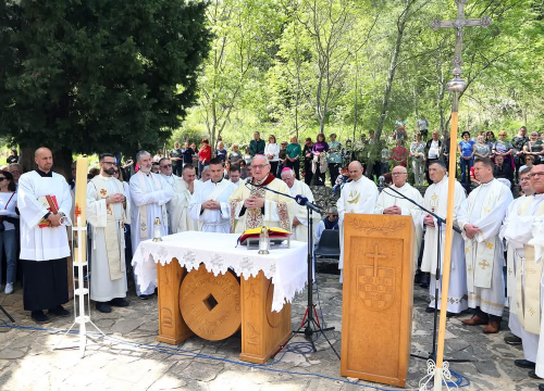 Fotografija 6 - Uskrsno slavlje na Krki okupilo vjernike iz cijele Hrvatske