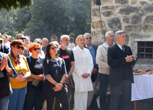 Uskrsno slavlje na Krki okupilo vjernike iz cijele Hrvatske