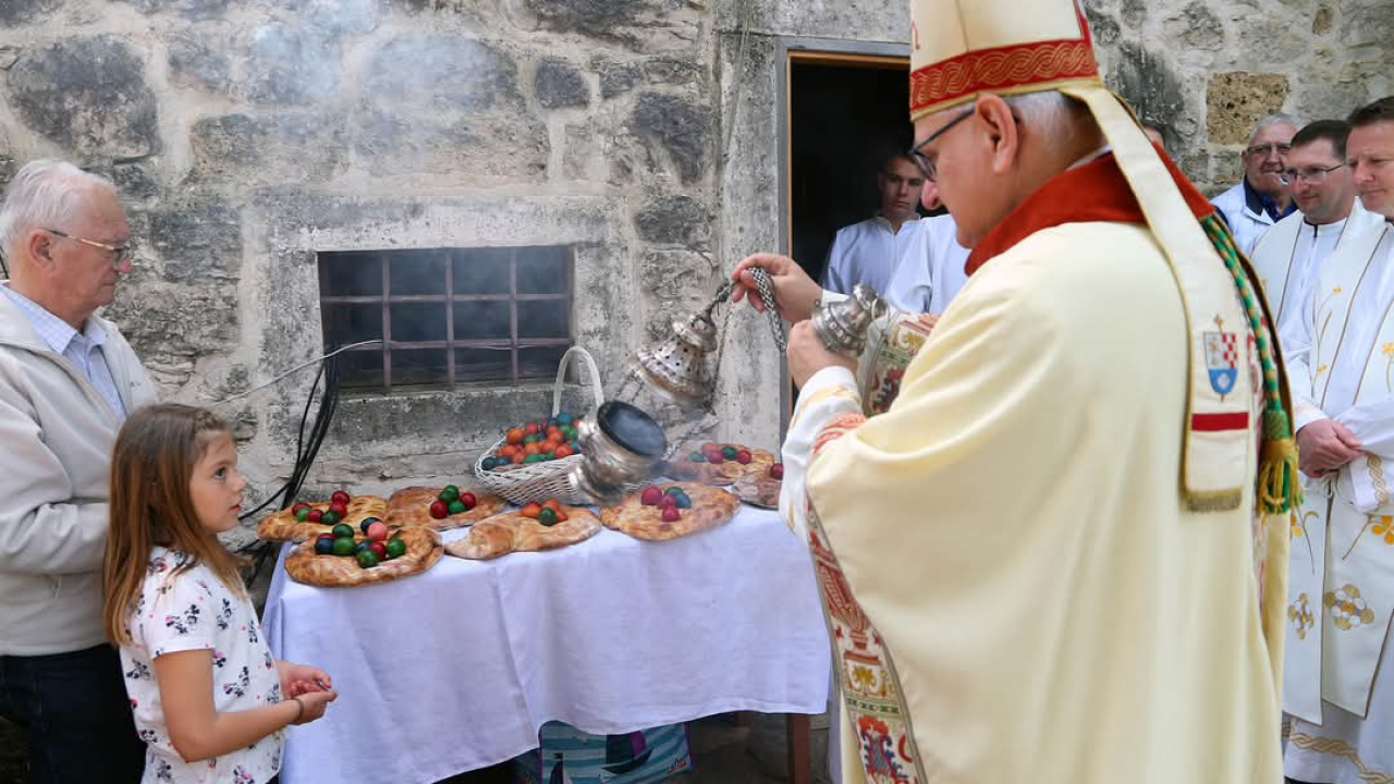 Uskrsno slavlje na Krki okupilo vjernike iz cijele Hrvatske