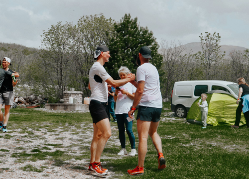 Fotografija 15 - Sto trkača pokorilo Sinjal. Slavili Ante Pešić Golub i Ivana Vrvilo Baučić