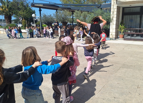 Fotografija 4 - Predstava 'Eko Jeka i čarobna planeta' oduševila šibenske predškolce