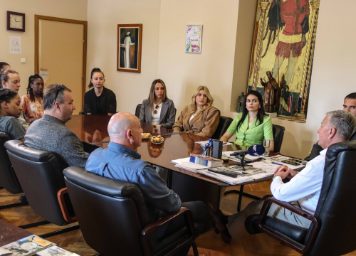 Fotografija 6 - Šibenske košarkašice posjetile gradonačelnika Burića: 'Ovaj rezultat ponos je cijelog grada'