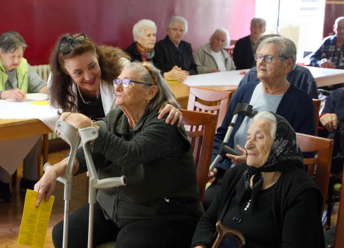 Biskup Rogić održao misu za korisnike Cvjetnog doma