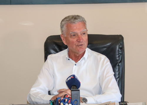 Fotografija 1 - Šibenske košarkašice posjetile gradonačelnika Burića: 'Ovaj rezultat ponos je cijelog grada'