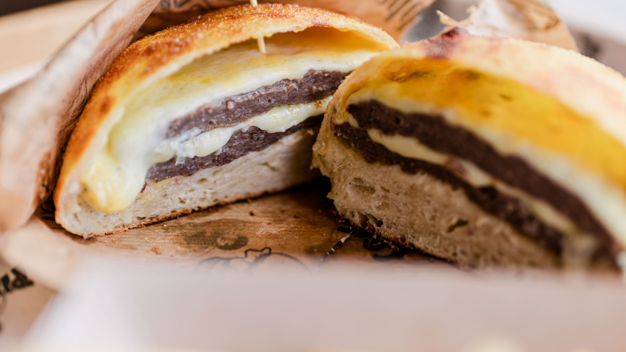 Poznati 'lovac na pizze' otkrio najbolje pizzerije u Hrvatskoj – među njima i šibenski Pizzaholic!