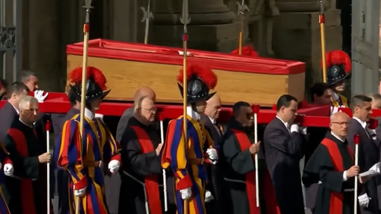 Papin grob će biti od ligurskog mramora, a njegovo tijelo dočekat će siromasi