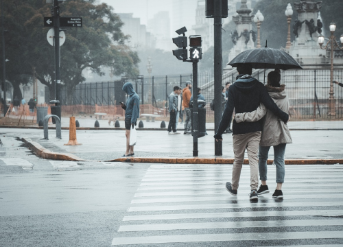 Smiruje ih: Tri horoskopska znaka koja obožavaju kada pada kiša