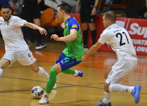 Fotografija 4 - MNK Crnica slavio u Omišu i poveo u četvrtfinalnoj seriji