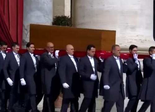 Papa Franjo je pokopan, slijedi devet dana žalosti u Vatikanu