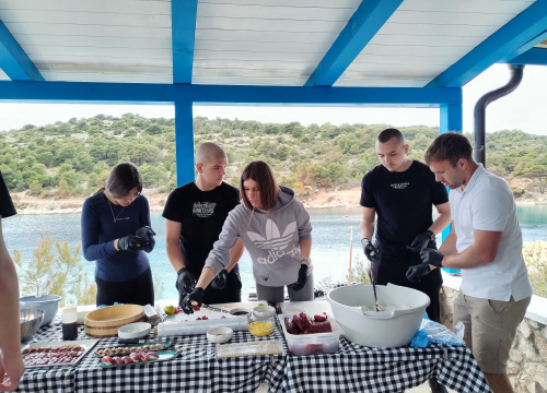Japanska kulinarska čarolija na Kapriju: Učenici šibenskog TUŠ-a učili od chefa Enrica Krluka