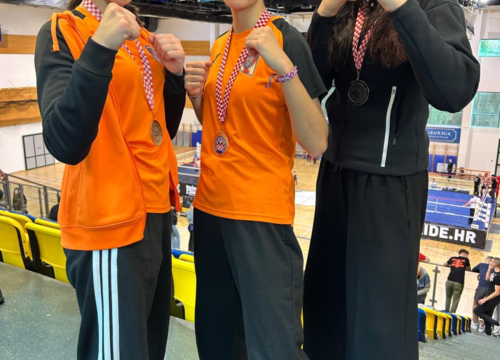 Fotografija 5 - Šibenske borkinje Laura Lokas i Tonka Desanić prvakinje Hrvatske, Irena Ekmečić srebrna